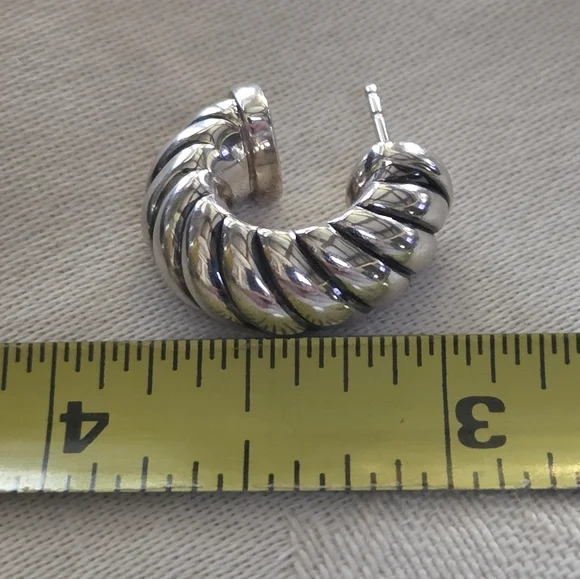 David Yurman Sculpted Cable Shrimp Earrings in Sterling Silver - Picture 13 of 14